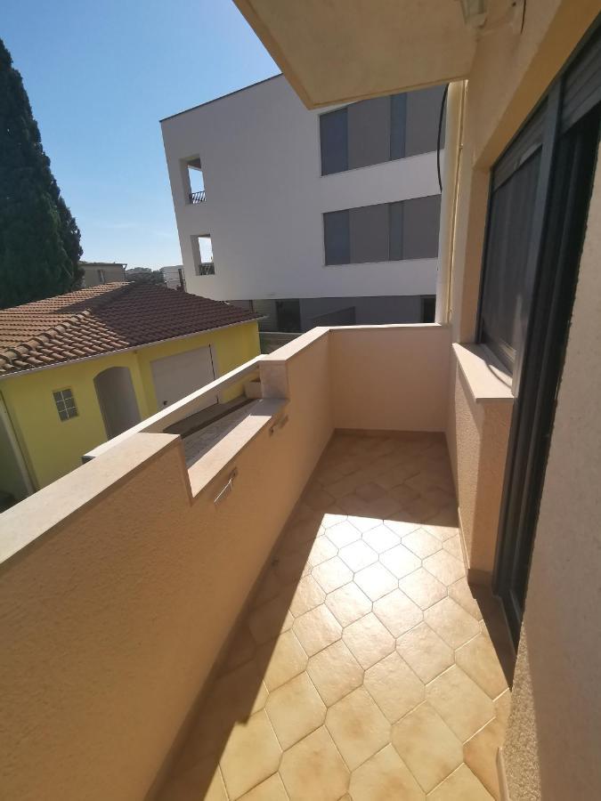 Apartment Pineta With Terrace & Park Wood View Pula Exterior photo