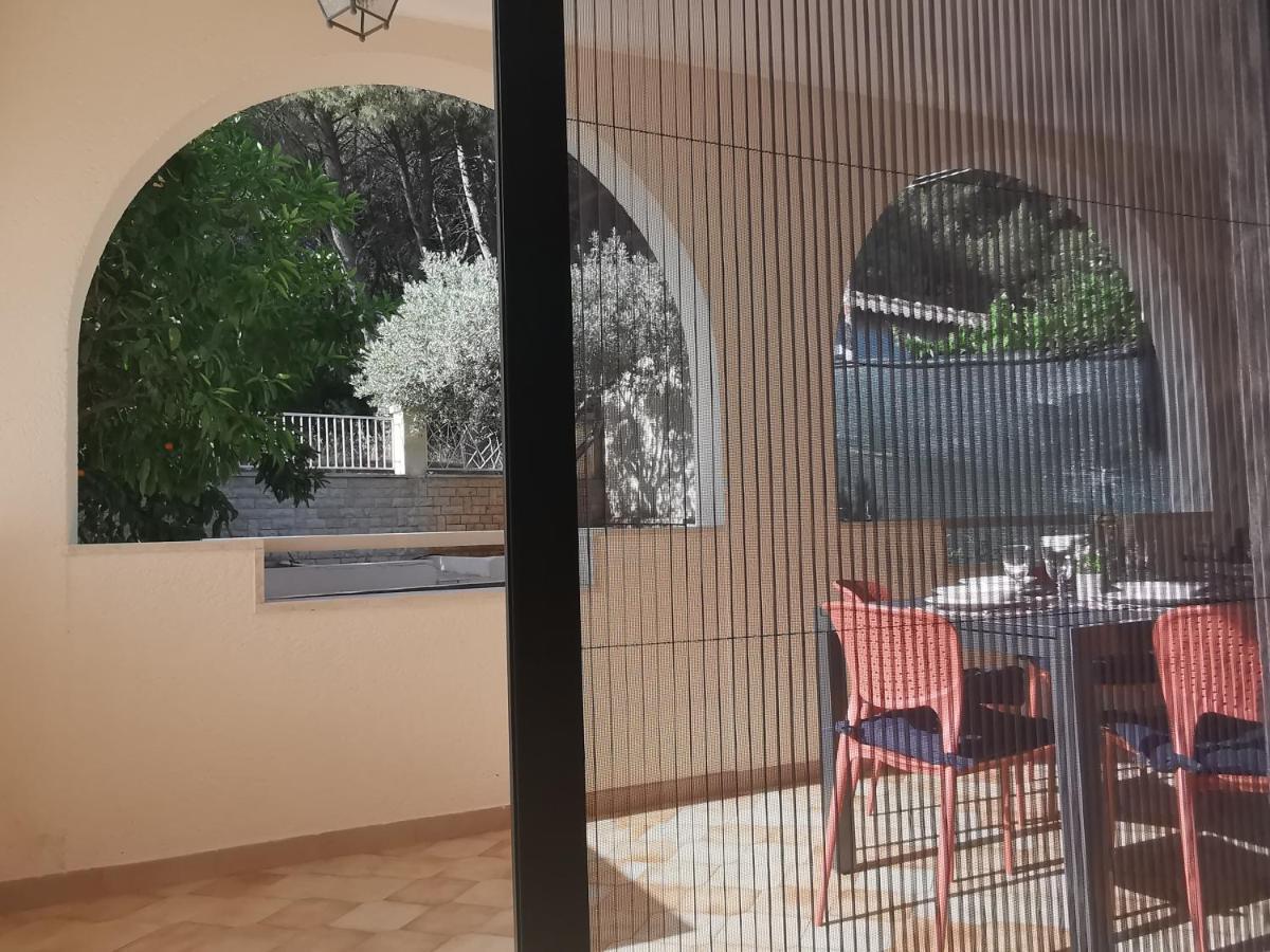Apartment Pineta With Terrace & Park Wood View Pula Exterior photo